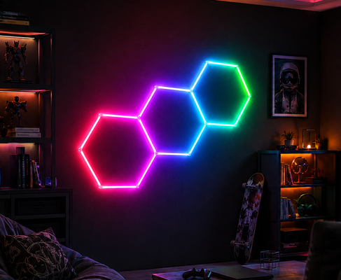 Sistema di illuminazione modulare a LED esagonale a nido d'ape collegabile, progettato per le esigenze di illuminazione del soffitto di garage, palestre, officine e uffici