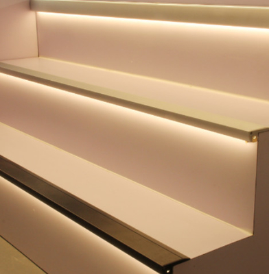 Prezzo buono La scala ha condotto la scala di alluminio di profili dell'estrusione che fiuta per la luce di punto del teatro del cinema in linea